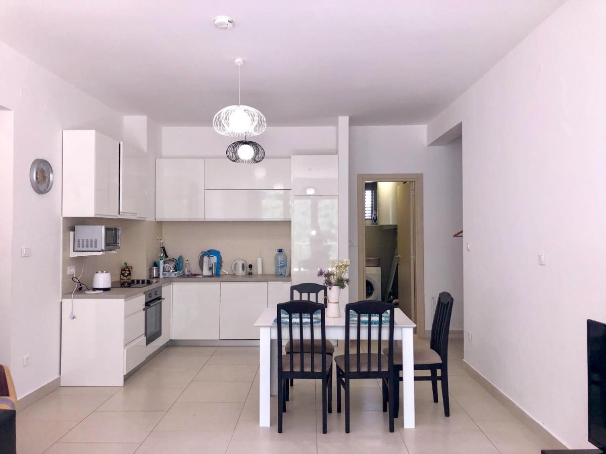 Lavender Bay Apartment D9 Morinj Bagian luar foto