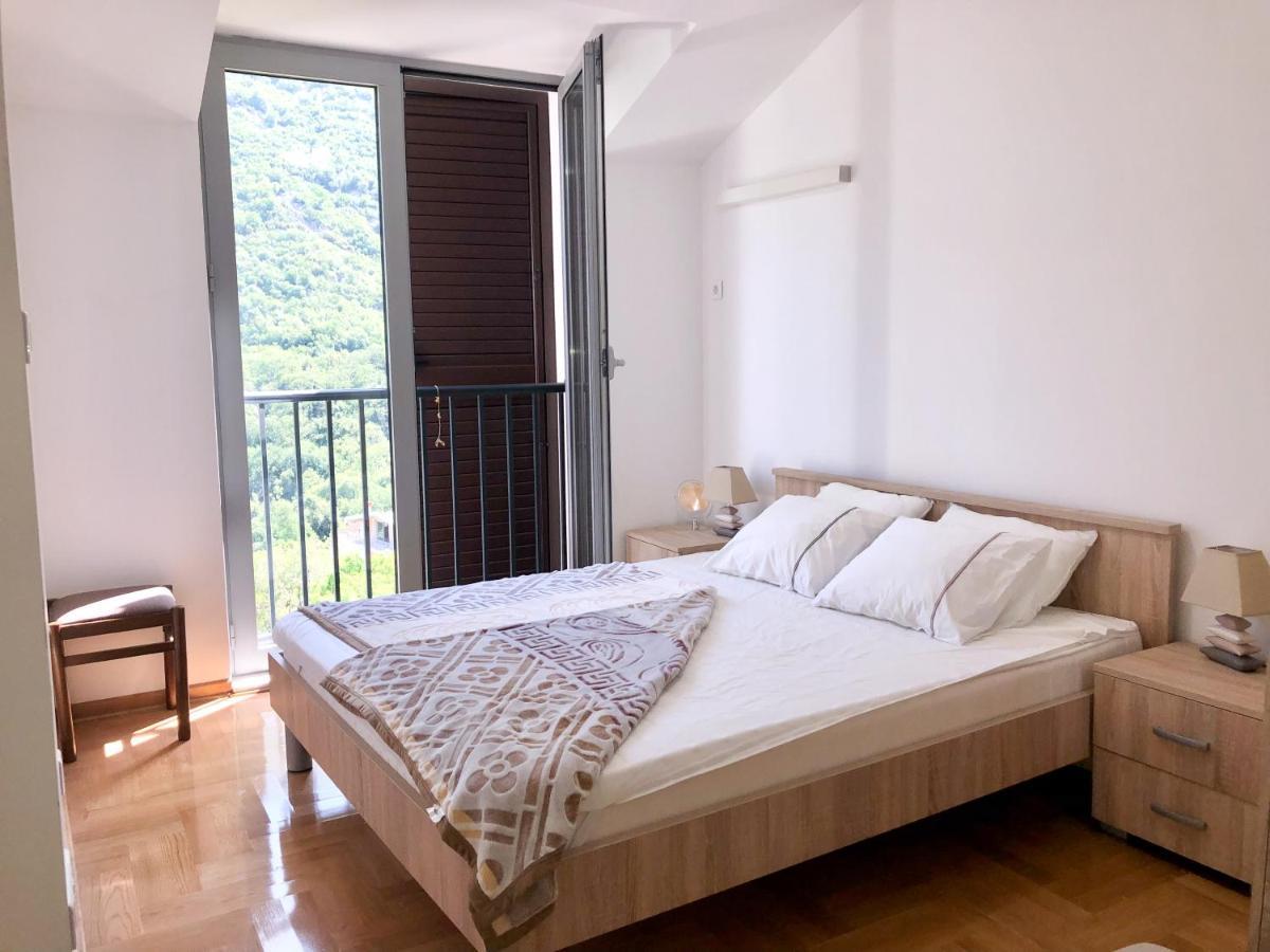 Lavender Bay Apartment D9 Morinj Bagian luar foto