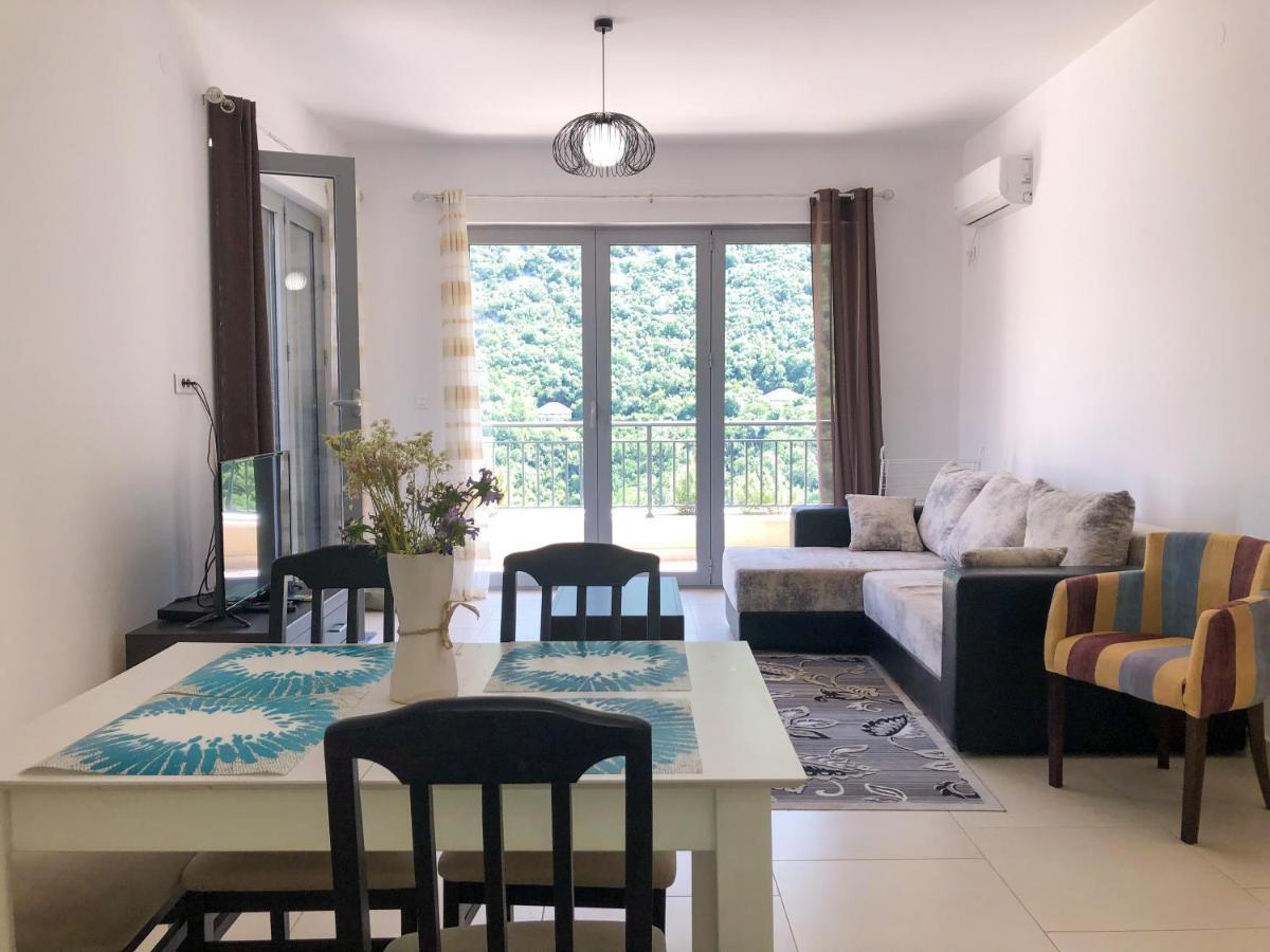 Lavender Bay Apartment D9 Morinj Bagian luar foto